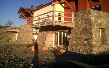 Rivestimento villa in Pietra di Credaro e Pietra naturale