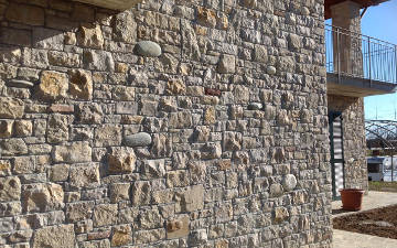 Rivestimento villetta in Pietra di Credaro e Pietra naturale