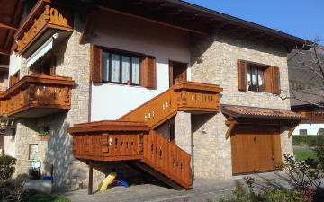Rivestimento casa di montagna in Pietra di Credaro lavorata a secco