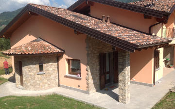 Rivestimento villetta in Pietra di Credaro lavorata a secco
